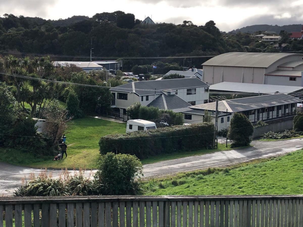 Hostel Stewart Island Backpackers Half-moon Bay Exterior foto